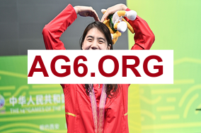 珍妮：詹姆斯在湖人的未来由他自己决定 目前无下赛季回归的迹象